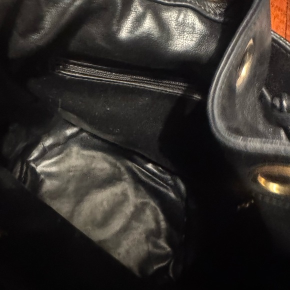 Chanel bucket bag with gold chain strap - Picture 14 of 15